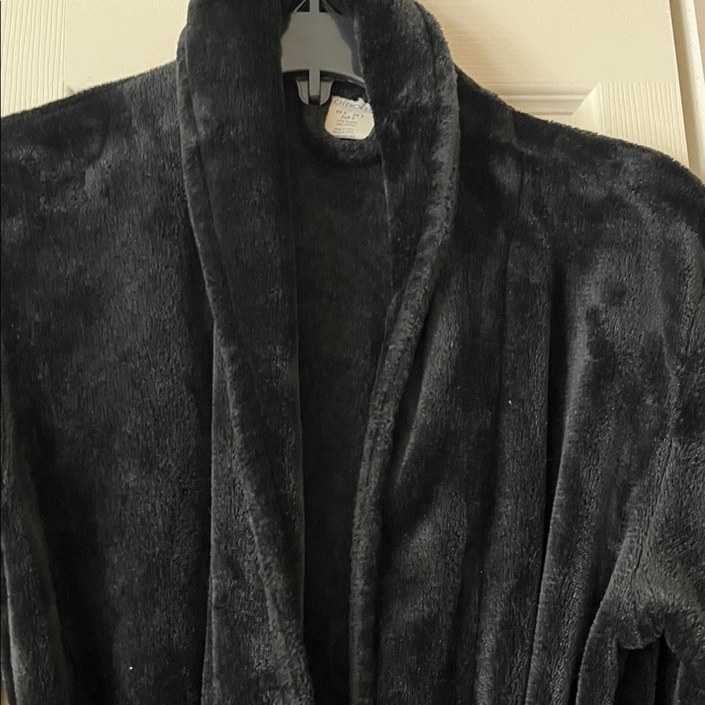 Black Plush Robe - Picture 2 of 5